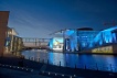 In eine große Lichtspielbühne verwandelt sich das Marie-Elisabeth-Lüders-Haus im Berliner Parlamentsviertel allabendlich in der Zeit vom 27. Juni bis zum Tag der Deutschen Einheit am 3. Oktober 2012.