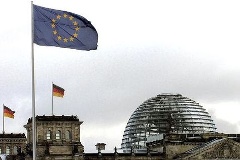 Der Deutsche Bundestag arbeitet mit dem Europäischen Parlament zusammen.