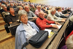 Der Bundestag debattiert über die Angleichung der Renten von Ost und West.