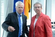 Petent Manfred Gahr, Ausschussvorsitzende Kersten Steinke