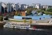 Die Kindertagesstätte steht vor dem Paul-Löbe-Haus (links im Bild) direkt an der Spree.