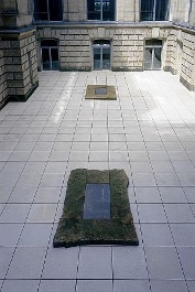 Ulrich Rückriem, Doppel-Skulptur-Boden-Relief, Reichstagsgebäude, südlicher Innenhof