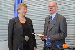 Bundesbeauftragte Marianne Birthler (li.) und Bundestagspräsident Norbert Lammert