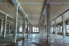 leerer Maschinensaal in einer ehemaligen Baumwollspinnerei