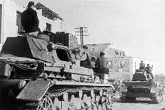 Deutsche Panzer beim Vormarsch an die polnisch-sowjetische Grenze