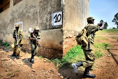 Somalische Soldaten trainieren den Häuserkampf