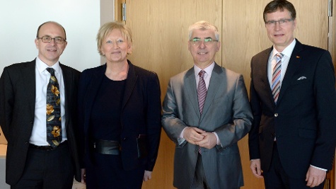 André Gattolin, Catherine Morin-Desailly, Gaëtan Gorce, Vors. des Arbeitsstabes des franz. Senats, und Jens Koeppen, MdB 