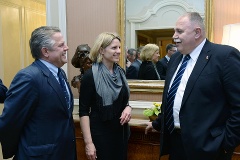 Klaus-Peter Willsch, Astrid Freudenstein im Gespräch mit Ivan Šuker, Vorsitzender der Kroatisch-Deutschen Freundschaftsgruppe