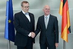Estlands Staatspräsident Toomas Hendrik Ilves (links), Norbert Lammert