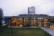 Das ehemalige Bundeshaus mit dem Plenarsaal des Bundestages (Mitte) und das Abgeordneten Haus "Langer Eugen" im Hintergrund, 1994