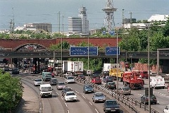 Autobahn und Stadt