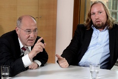 Die Oppositionspolitiker Gregor Gysi (Die Linke) und Anton Hofreiter (Bündnis 90/Die Grünen)