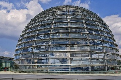 Die gläserne Kuppel des Reichstagsgebäudes