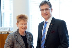 Petra Pau und Jens Koeppen vor der konstituierenden Sitzung des Ausschusses