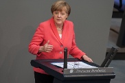 Kanzlerin Angela Merkel eröffnet die Debatte über die Finanzhilfen für Griechenland.