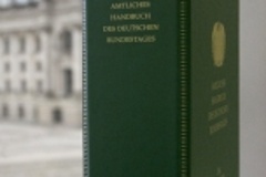 Foto: Rücken des Ordners 'Amtliches Handbuch'