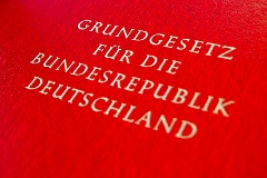 Foto: Bucheinband einer Ausgabe des Grundgesetzes