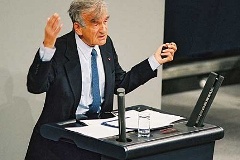 Elie Wiesel, Klick vergrößert Bild