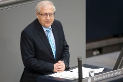 Wirtschaftsminister Rainer Brüderle (FDP) bei seiner Regierungserklärung