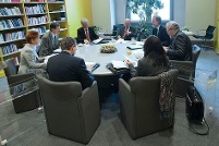 Eine Sitzung des Bundestagspräsidiums in Berlin am 13.04.2011