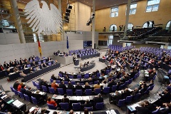 Der Bundestag debattiert über Abgeordnetendiäten und Abgeordnetenbestechung