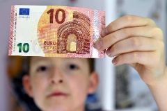 Die Bundesregierung will Kindergeld und Steuerfreibeträge an die Entwicklung des Existenzminimums anpassen. 