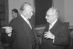 Adenauer im Gespräch mit Ollenhauer mit Zigarre im Palais Schaumburg