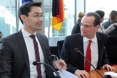 Bundeswirtschaftsminister Philipp Rösler informiert den Europaausschuss.