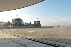 Blick vom Dach des Marie-Elisabeth-Lüders-Haus zum Reichstagsgebäude