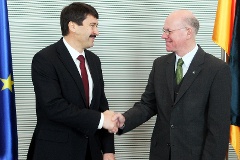 Norbert Lammert (rechts) und Ungarns Staatspräsident Janós Áder