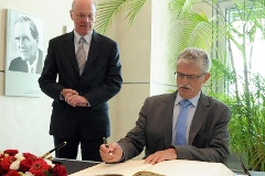 Bundestagspräsident Prof. Dr. Norbert Lammert, (li) empfängt den Präsidenten des Folketing des Königreichs Dänemark, Mogens Lykketoft