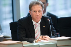 Norbert Barthle während der Sitzung des Haushaltsausschusses.