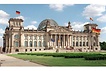 Das Reichstagsgebäude in Berlin ist der ständige Sitz des Deutschen Bundestages.