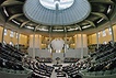 Blick in den Plenarsaal des Deutschen Bundestages im Reichstagsgebäude während der Regierungserklärung von Bundeskanzlerin Angela Merkel am 30. November 2005, Foto: Achim Melde