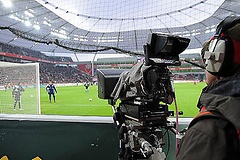 Fernsehkamera und Fußball