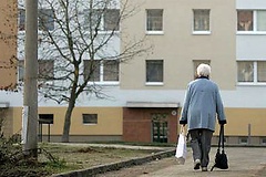 Rentnerin in Ostdeutschland