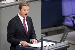 Außenminister Dr. Guido Westerwelle (FDP) bei der Regierungserklärung