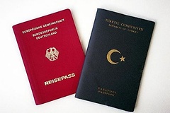 Türkischer und deutscher Reisepass