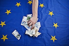 Europafahne und Geld