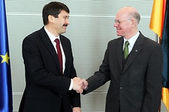 Norbert Lammert (rechts) und Ungarns Staatspräsident Janós Áder