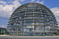 Die gläserne Kuppel des Reichstagsgebäudes