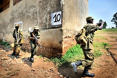 Somalische Soldaten trainieren den Häuserkampf