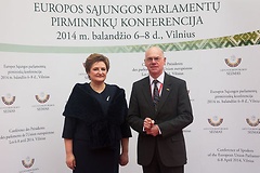 Loreta Graužinienė, Präsidentin der Seimas, und Bundestagspräsident Norbert Lammert am 6.4. in Vilnius.