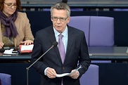 Innenminister Thomas de Maizière im Plenum des Bundestages