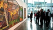 Besucher in der Ausstellung