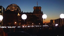 Video Aufl&ouml;sung der Lichtgrenze vorm Reichstagsgeb&auml;ude