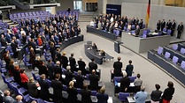 Video 136. Sitzung: Bundestag erhebt sich zu Ehren Helmut Schmidts