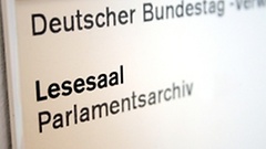 Foto: Türschild am Lesesaal des Parlamentsarchivs