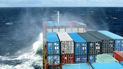 Containerschiff auf hoher See