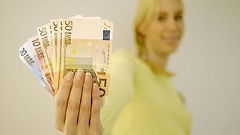 Frau mit Geld